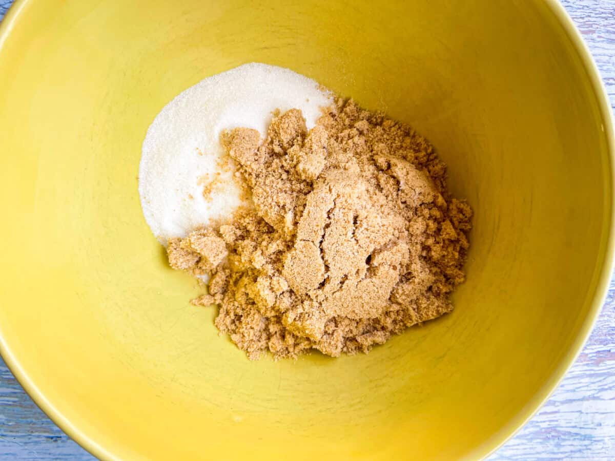 sugar and brown sugar in bowl