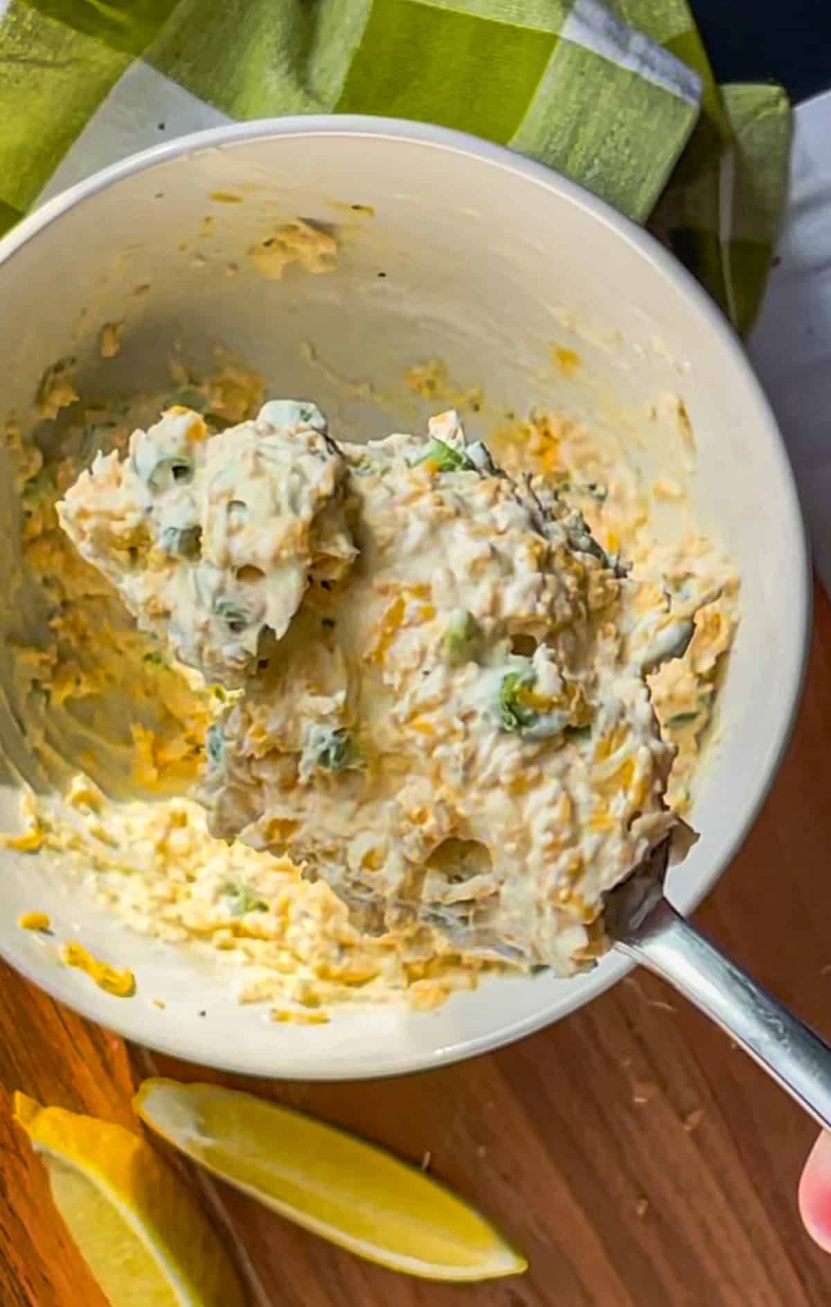 Mac cheese mix in a bowl.