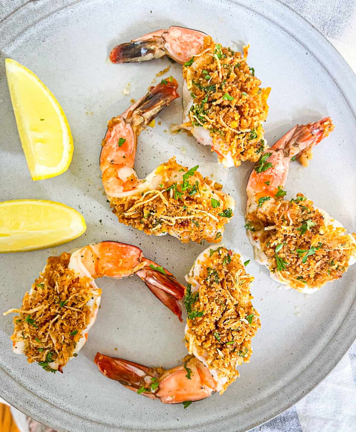5 shrimp oregenato on a round plate.