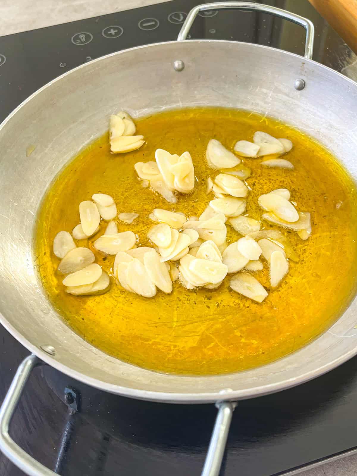 Garlic cooking in oil,